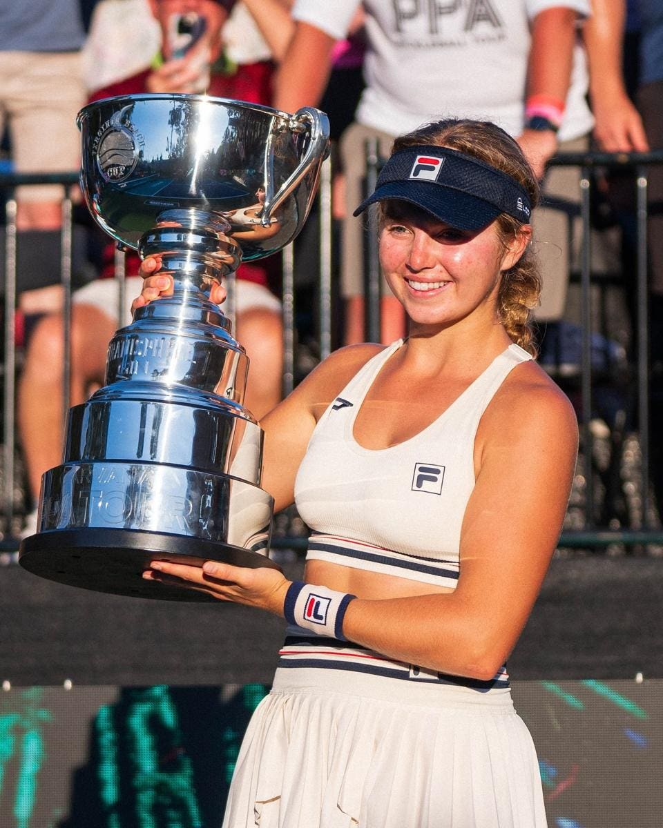 Ảnh minh họa Anna Leigh Waters trên sân đấu