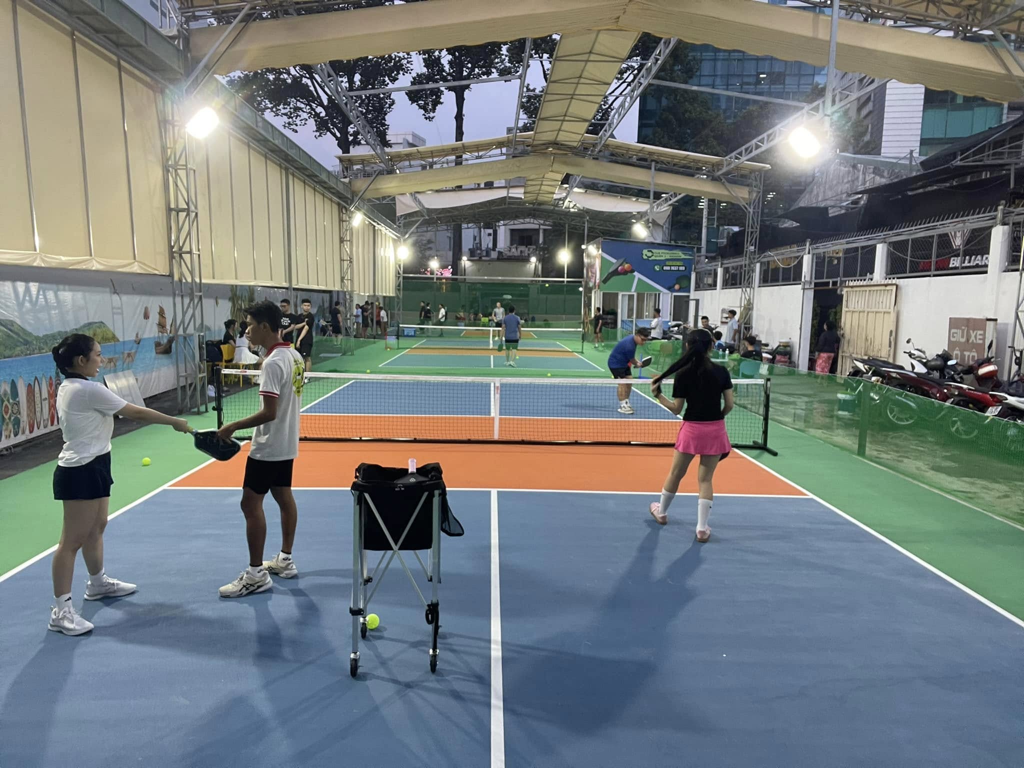 Người chơi Pickleball tại Quận 1