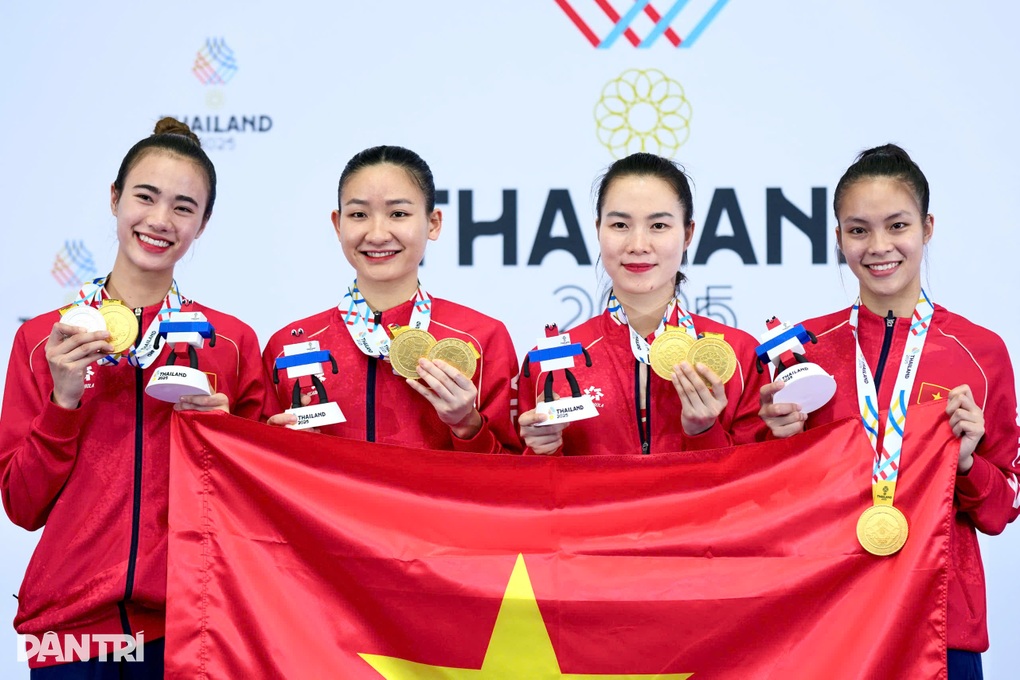 Vận động viên Trần Phương Anh nhận giải