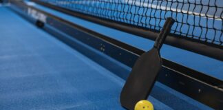 Pickleball là gì? Vì sao môn thể thao mới lạ này gây sốt ở Việt Nam?