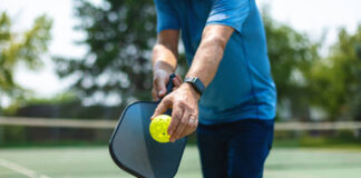 Cú giao bóng “bắn thẳng đầu” và những tranh cãi luật trong Pickleball