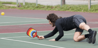 Báo động pickleball: Gia tăng số ca chấn thương mắt, bác sĩ gợi ý cách phòng tránh