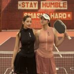 NÓNG! Chi Pu và Hương Giang ‘Khai Vợt’ Đầu Năm: Sân Pickleball Hóa Sàn Đấu Nhan Sắc Đỉnh Cao!